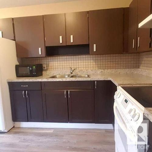 5014 52 Avenue, Glendon, AB - Indoor Photo Showing Kitchen With Double Sink