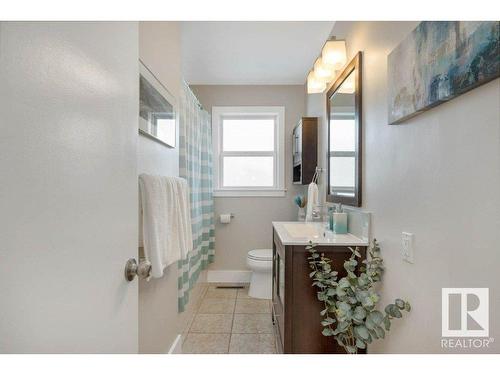 10107 82 Street Nw, Edmonton, AB - Indoor Photo Showing Bathroom