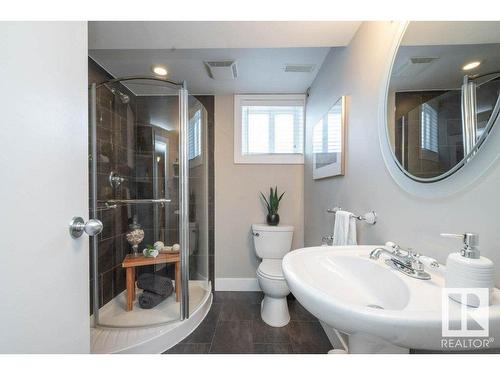 10107 82 Street Nw, Edmonton, AB - Indoor Photo Showing Bathroom