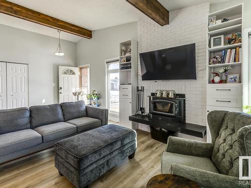 16948 111 Street, Edmonton, AB - Indoor Photo Showing Living Room