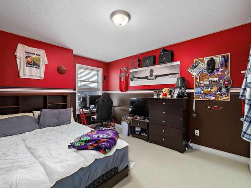 356 Calderon Crescent, Edmonton, AB - Indoor Photo Showing Bedroom