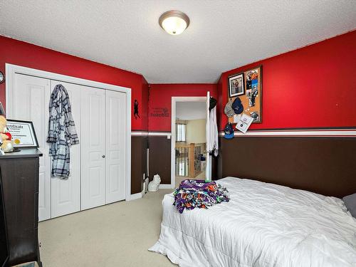 356 Calderon Crescent, Edmonton, AB - Indoor Photo Showing Bedroom