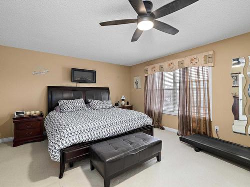 356 Calderon Crescent, Edmonton, AB - Indoor Photo Showing Bedroom