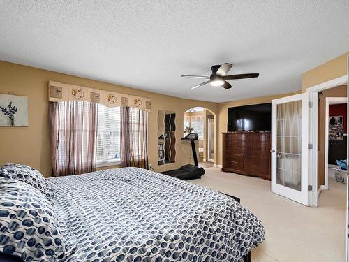 356 Calderon Crescent, Edmonton, AB - Indoor Photo Showing Bedroom