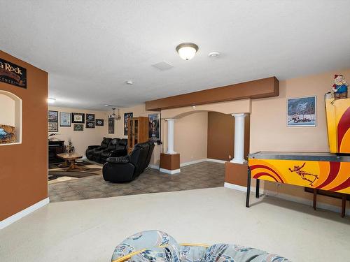 356 Calderon Crescent, Edmonton, AB - Indoor Photo Showing Other Room