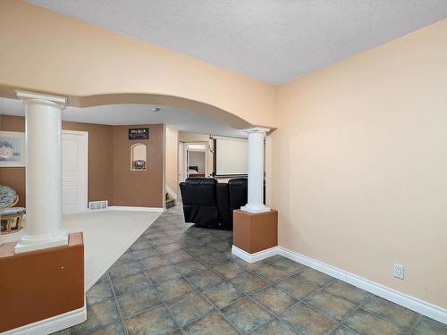 356 Calderon Crescent, Edmonton, AB - Indoor Photo Showing Other Room