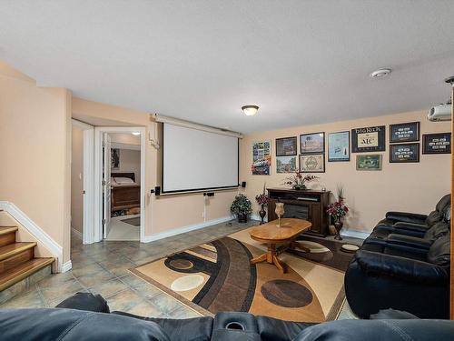 356 Calderon Crescent, Edmonton, AB - Indoor Photo Showing Living Room