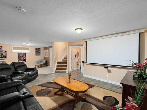 356 Calderon Crescent, Edmonton, AB - Indoor Photo Showing Living Room