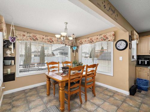 356 Calderon Crescent, Edmonton, AB - Indoor Photo Showing Dining Room