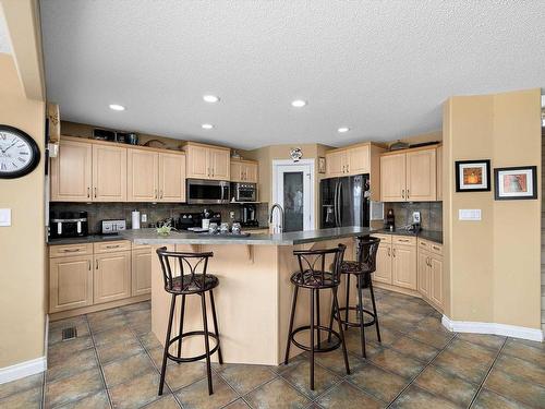 356 Calderon Crescent, Edmonton, AB - Indoor Photo Showing Kitchen