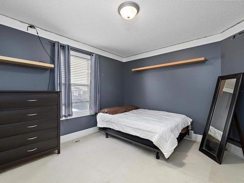 356 Calderon Crescent, Edmonton, AB - Indoor Photo Showing Bedroom