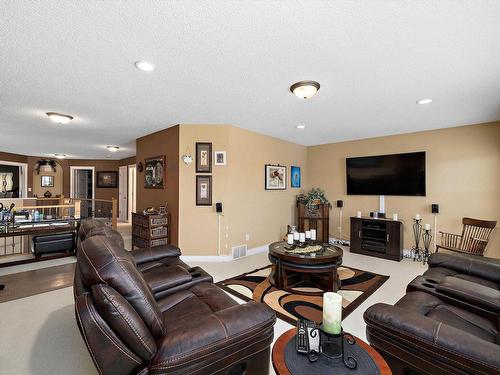 356 Calderon Crescent, Edmonton, AB - Indoor Photo Showing Living Room