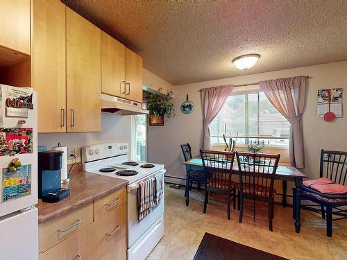 3648 117 Ave, Edmonton, AB - Indoor Photo Showing Kitchen