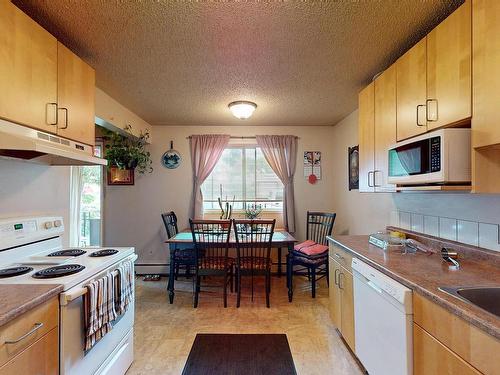 3648 117 Ave, Edmonton, AB - Indoor Photo Showing Kitchen