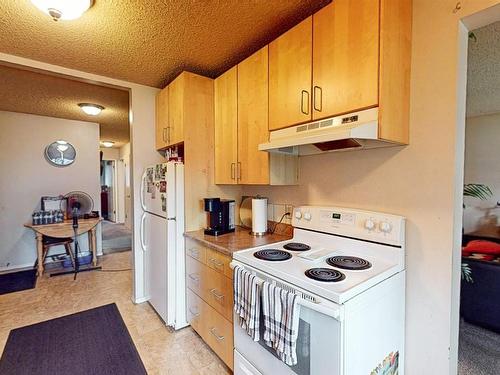 3648 117 Ave, Edmonton, AB - Indoor Photo Showing Kitchen