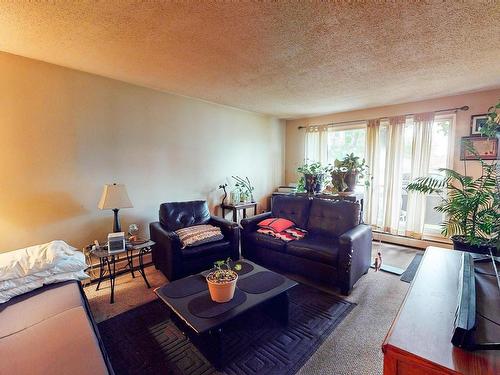 3648 117 Ave, Edmonton, AB - Indoor Photo Showing Living Room