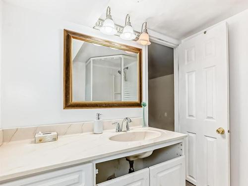 12241 95 Street, Edmonton, AB - Indoor Photo Showing Bathroom