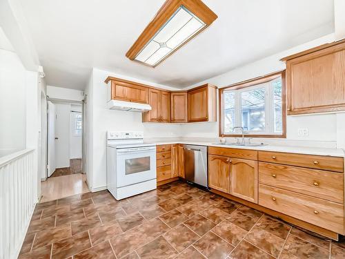 12241 95 Street, Edmonton, AB - Indoor Photo Showing Kitchen