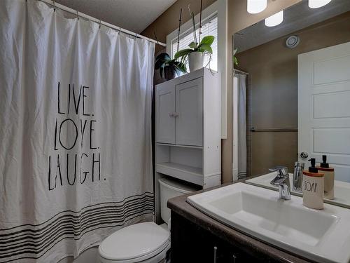 17095 38 Street, Edmonton, AB - Indoor Photo Showing Bathroom