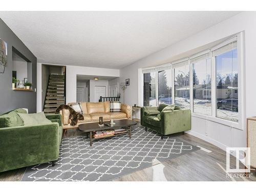 4676 16A Avenue, Edmonton, AB - Indoor Photo Showing Living Room