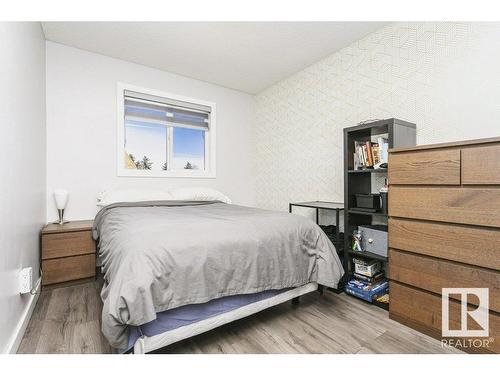 4676 16A Avenue, Edmonton, AB - Indoor Photo Showing Bedroom