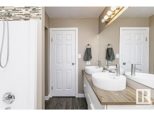 4676 16A Avenue, Edmonton, AB - Indoor Photo Showing Bathroom