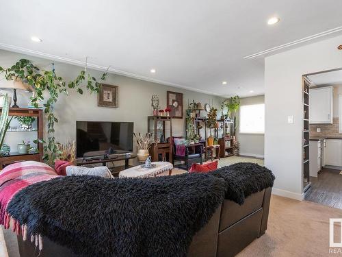 10441 79 Street, Edmonton, AB - Indoor Photo Showing Living Room