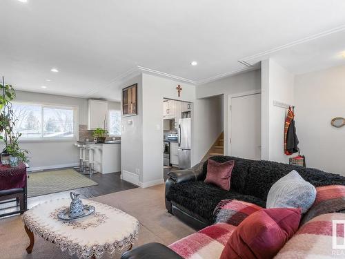 10441 79 Street, Edmonton, AB - Indoor Photo Showing Living Room