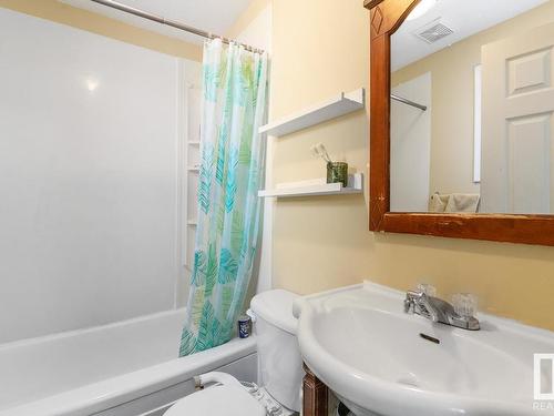 10441 79 Street, Edmonton, AB - Indoor Photo Showing Bathroom