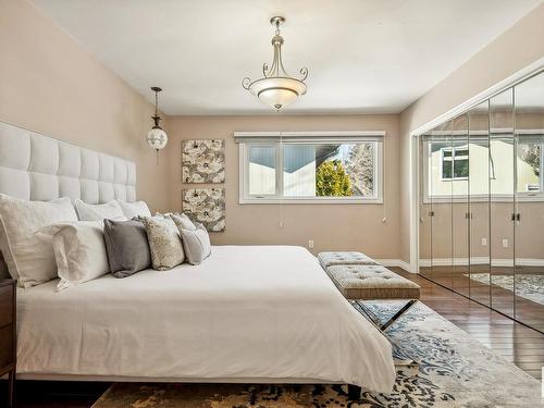 13823 90 Avenue, Edmonton, AB - Indoor Photo Showing Bedroom