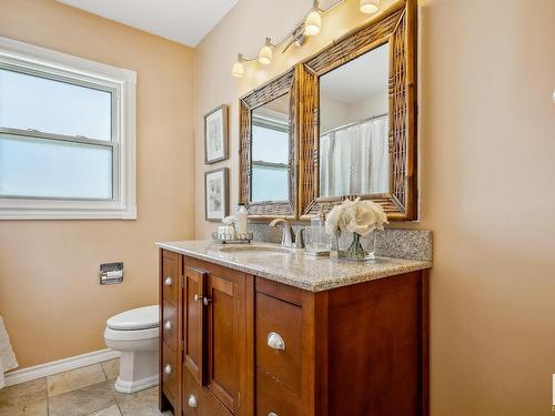 13823 90 Avenue, Edmonton, AB - Indoor Photo Showing Bathroom