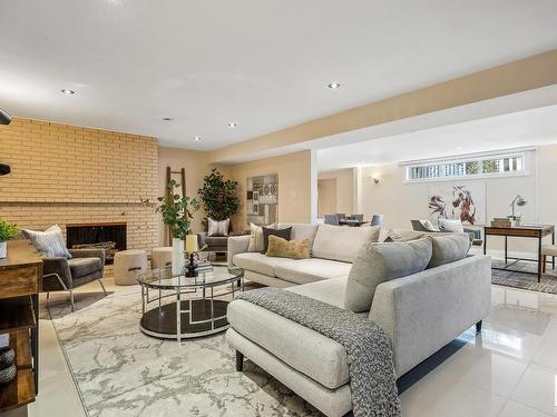 13823 90 Avenue, Edmonton, AB - Indoor Photo Showing Living Room