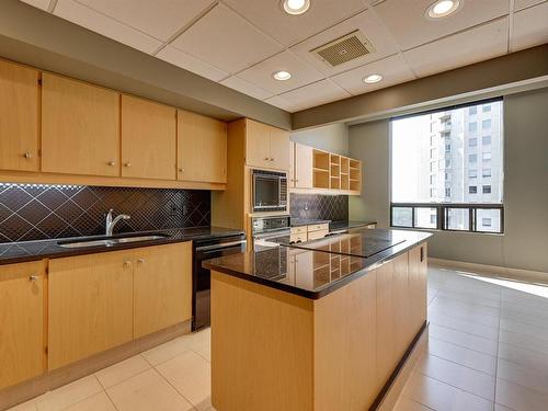 12A 10050 118 Street, Edmonton, AB - Indoor Photo Showing Kitchen