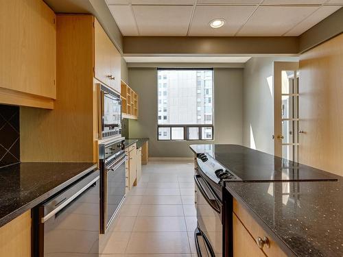 12A 10050 118 Street, Edmonton, AB - Indoor Photo Showing Kitchen