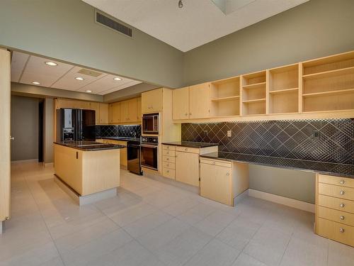 12A 10050 118 Street, Edmonton, AB - Indoor Photo Showing Kitchen