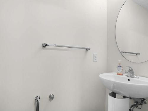 3315 11 Avenue, Edmonton, AB - Indoor Photo Showing Bathroom