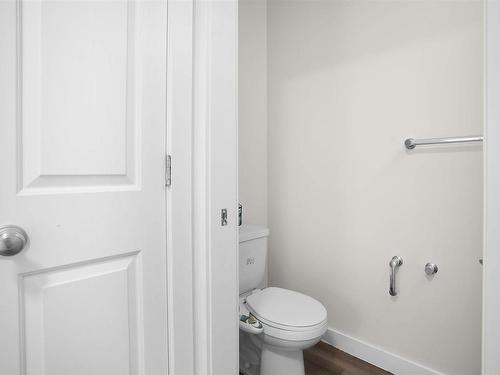 3315 11 Avenue, Edmonton, AB - Indoor Photo Showing Bathroom