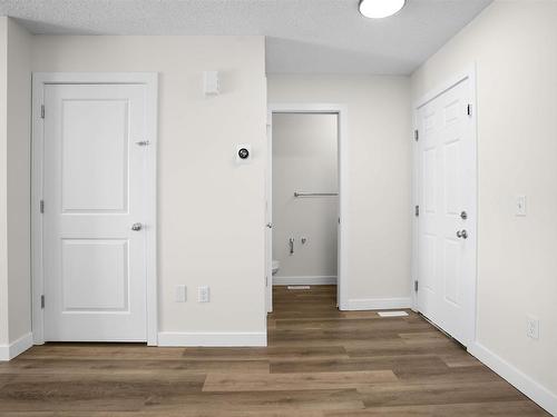 3315 11 Avenue, Edmonton, AB - Indoor Photo Showing Other Room