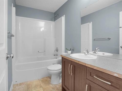 3315 11 Avenue, Edmonton, AB - Indoor Photo Showing Bathroom