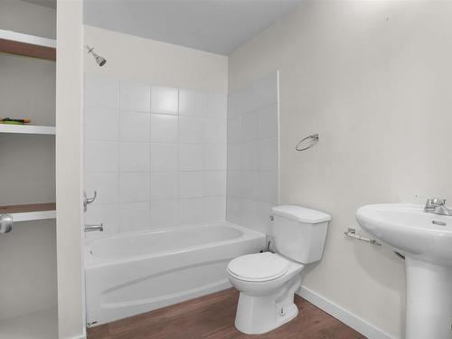 3315 11 Avenue, Edmonton, AB - Indoor Photo Showing Bathroom