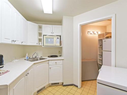 703 10010 119 Street, Edmonton, AB - Indoor Photo Showing Kitchen