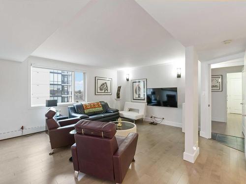 703 10010 119 Street, Edmonton, AB - Indoor Photo Showing Living Room