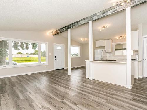 13412 94 Street, Edmonton, AB - Indoor Photo Showing Kitchen