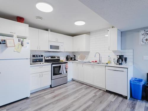 13412 94 Street, Edmonton, AB - Indoor Photo Showing Kitchen