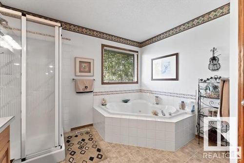 11415 9 Avenue, Edmonton, AB - Indoor Photo Showing Bathroom