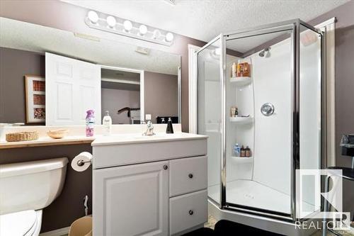 11415 9 Avenue, Edmonton, AB - Indoor Photo Showing Bathroom