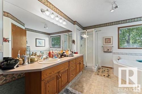 11415 9 Avenue, Edmonton, AB - Indoor Photo Showing Bathroom