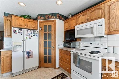 11415 9 Avenue, Edmonton, AB - Indoor Photo Showing Kitchen