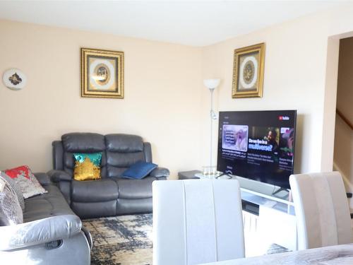 11510 139 Avenue, Edmonton, AB - Indoor Photo Showing Living Room