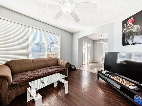 3320 20 Street, Edmonton, AB - Indoor Photo Showing Living Room